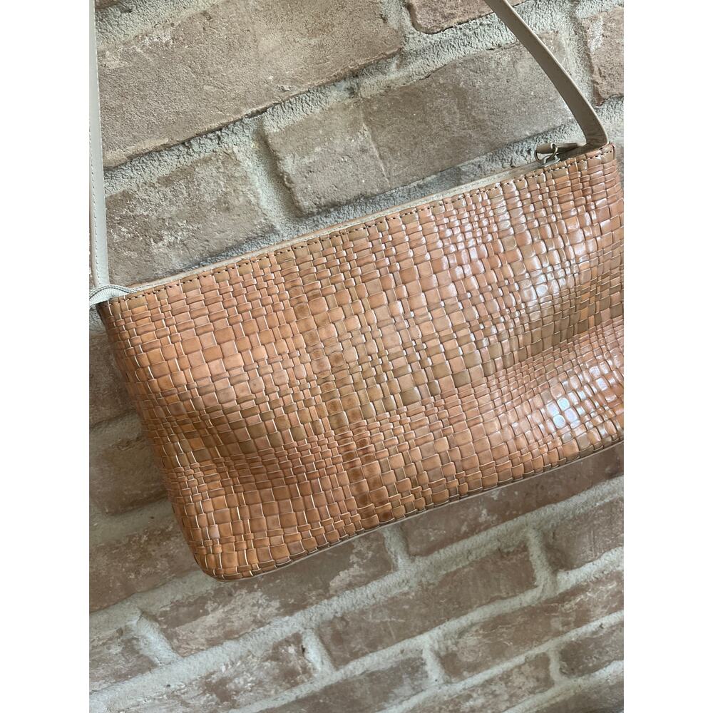 Vintage
Fossil Carmel Brown and
Tan Woven Leather
Shoulder Bag Y2K purse - Picture 2 of 6